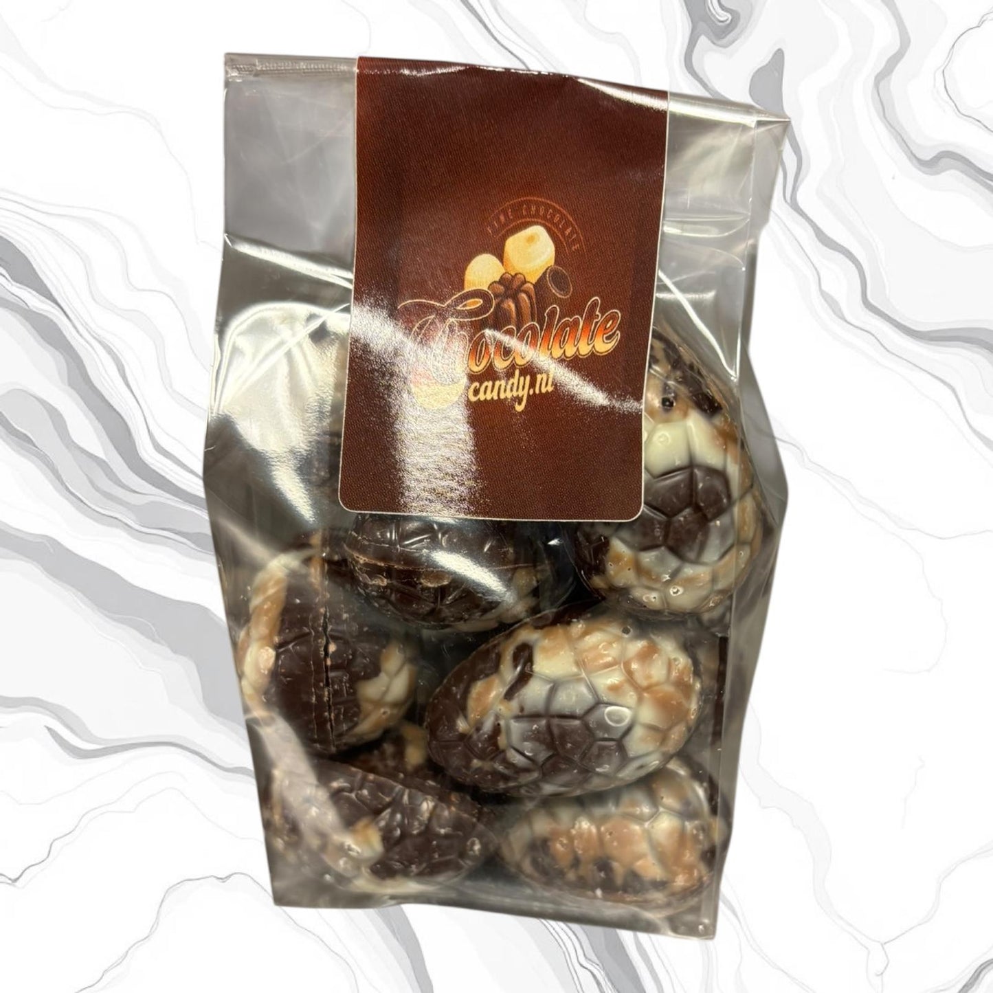 pure chocolade paasei met hazelnootpraline