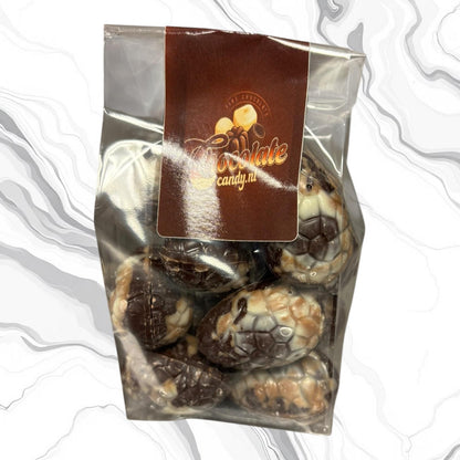 pure chocolade paasei met hazelnootpraline